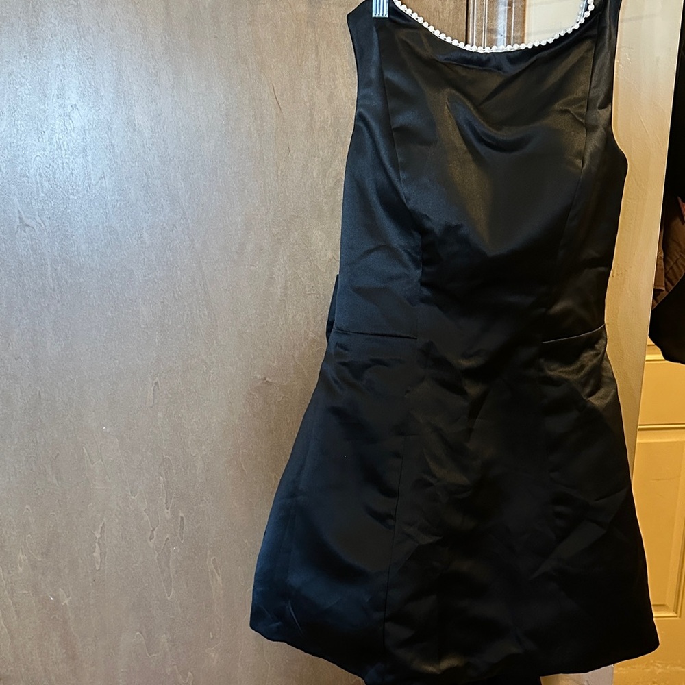 Elegant Black Sleeveless Dress